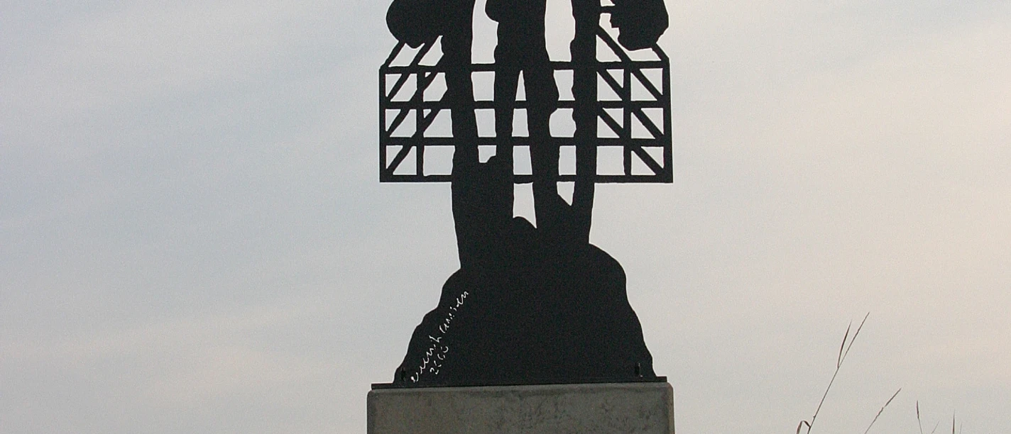 6_Mann im Käfig_Tag_2003.jpg