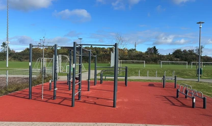 Streetworkout im Sportpark Loxstedt Streetworkout mit Outdoor-Sportgeräten.