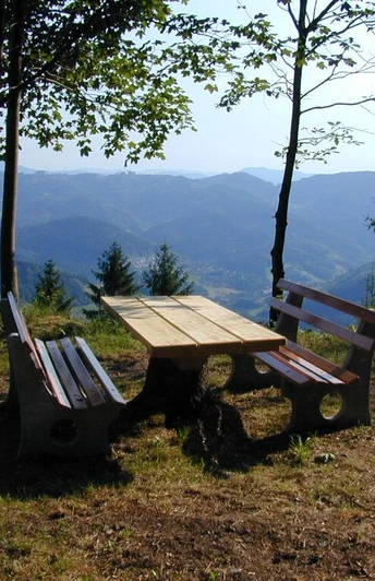 Rastplatz "schöne Aussicht" mit Ausblick ins Tal