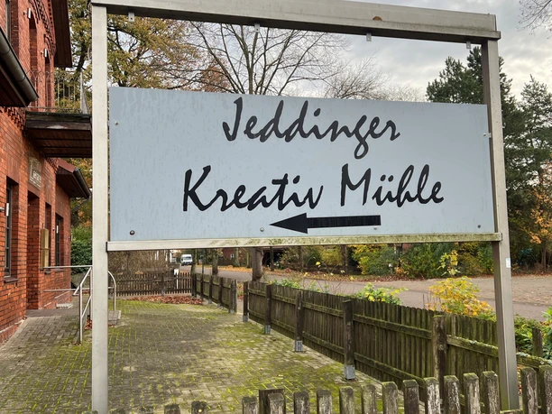Schild zur Jeddinger Kreativ Mühle Schild zur Jeddinger Kreativ Mühle