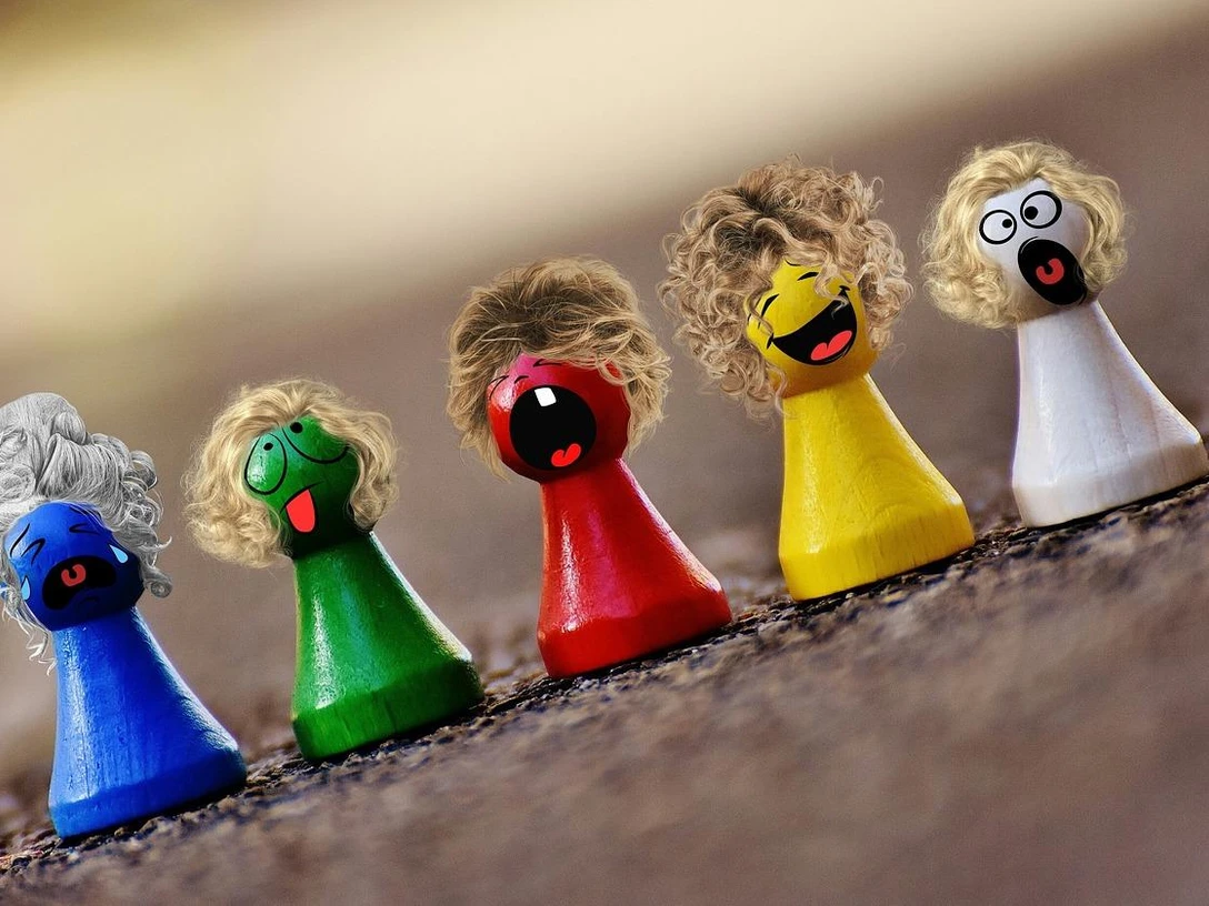 Spielfiguren mit Gesichtern_spielen_Spiele_kreativ