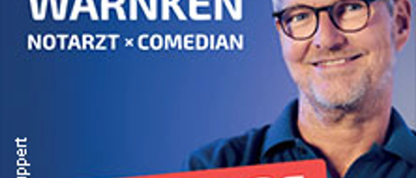 Dr. Lüder Warnken, Notarzt und Comedian, vor blauem Hintergrund mit Logo "Scheiße ein Notfall".
