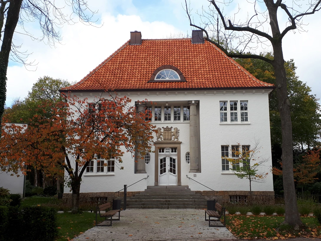 Kunst- und Kulturvilla 100 Jahre nach Fertigstellung.jpg