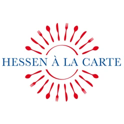 Hessen à la carte - Logo Logo „Hessen à la Carte“ mit rotem Besteckkreis und blauem Schriftzug.
