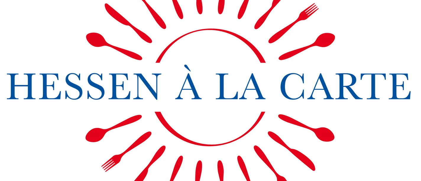 Hessen à la carte - Logo Logo „Hessen à la Carte“ mit rotem Besteckkreis und blauem Schriftzug.