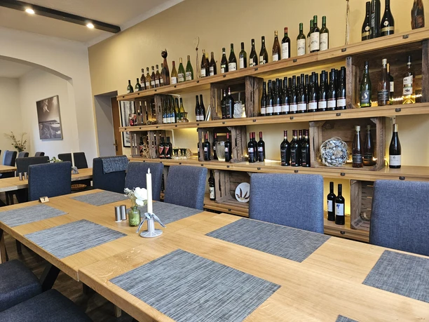 Herzlich willkommen in unserem gemütlichen Gastraum!