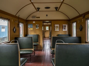 Altes Zugabteil des Museumszuges