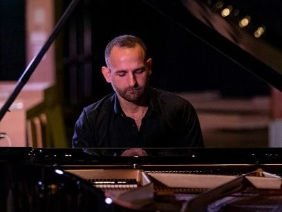 copyright Tobias Ahlbrecht.jpg