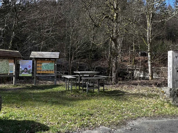 Wanderportal und Wanderparkplatz Latrop Wendeplatz