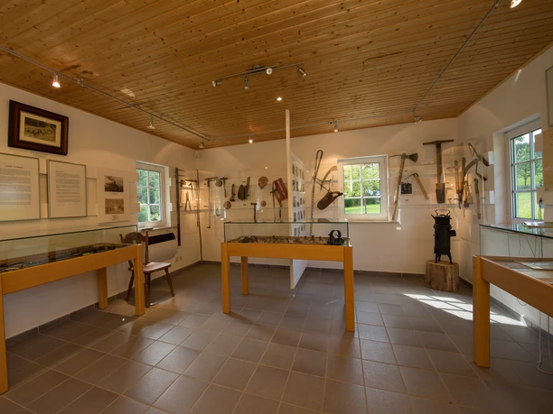 Waldarbeitermuseum in der alten Mühle von Latrop, Innenansicht