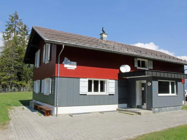 Skihaus Aussenansicht Sommer
