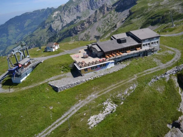 Berghotel Bonistock: Luftaufnahme im Sommer