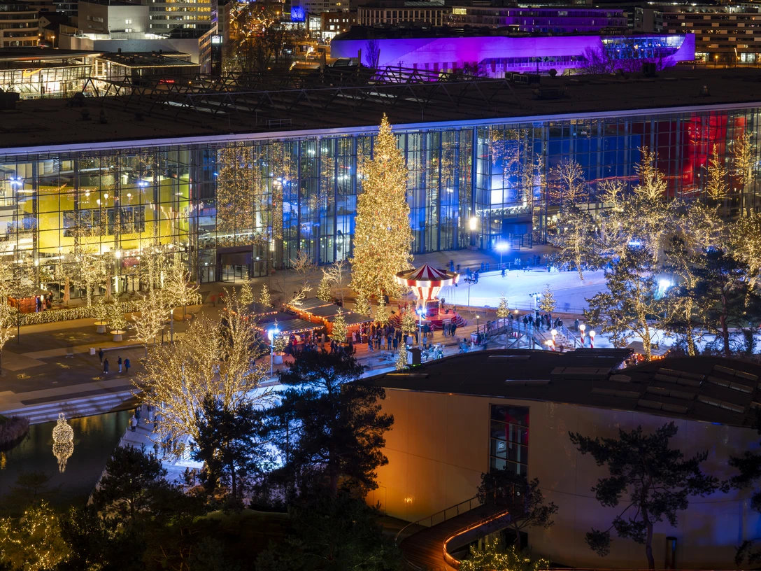 2024_11_28_Winterwelt_Luftbilder_TS_04.jpg Luftaufnahme von der Winterwelt in der Autostadt