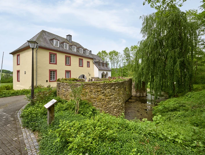 Wasserburg Hainchen, Netphen Wasserburg Hainchen inkl. Parkanlage, Netphen