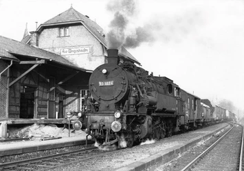 Noch 1961 waren Dampfeisenbahnen ein gewohntes Bild im Bahnhof Aue-Wingeshausen.