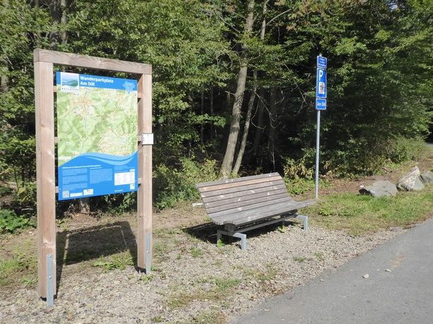 Rasten und Infobereich am Wanderparkplatz