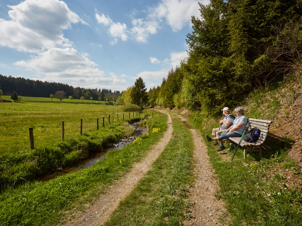 Rastplatz mit Aussicht auf den Flusslauf