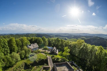 Aussicht von der Ginsburg am Rothaarsteig bei Lützel