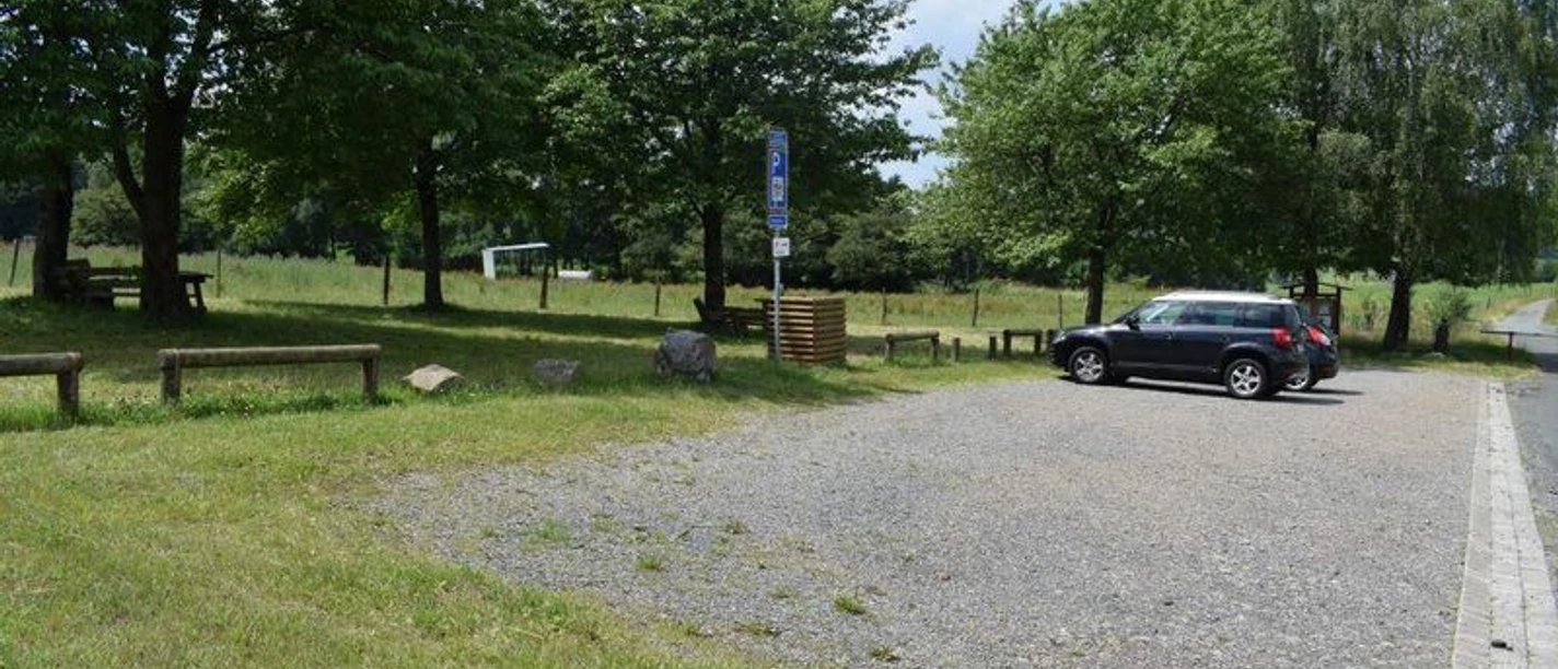 Schön gelegen der Wanderparkplatz Hainchen