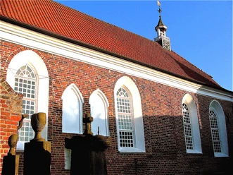 Ev. ref. Kirche Greetsiel Greetsiel church from the outside, blue sky,Greetsiel kerk van buiten, blauwe lucht,Greetsiel kirke set udefra, blå himmel,
