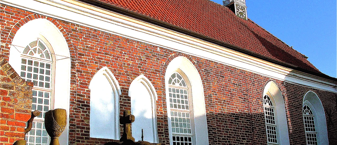 Ev. ref. Kirche Greetsiel Greetsiel church from the outside, blue sky,Greetsiel kerk van buiten, blauwe lucht,Greetsiel kirke set udefra, blå himmel,