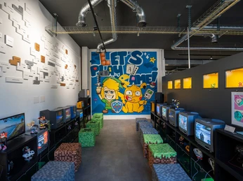 Gameorama_3.jpg Spielkonsolen im Gameorama, LuzernGame consoles at Gameorama, LucerneConsoles de jeu au Gameorama, Lucerne