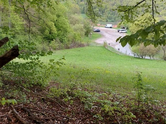 Blick_auf_den_Wanderparkplatz_Alter_Steinbruch_Asbach-Sickenberg__c_Claudia_Krabbes.jpg
