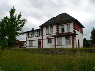 ehemaliger_Bahnhof_Grossburschla__c_Presse03_CC-BY-SA.jpg