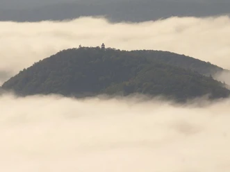 Bismarcktrum_im_Nebelmeer__c_Andrea_Imhaeuser.jpg