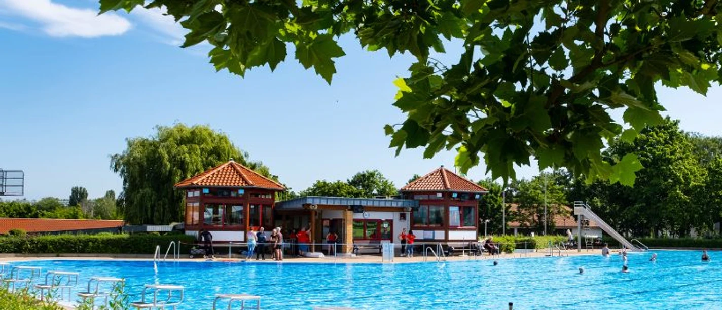 Freibad_Lohfelden__c_Zgoll_Fotoarbeiten.jpg
