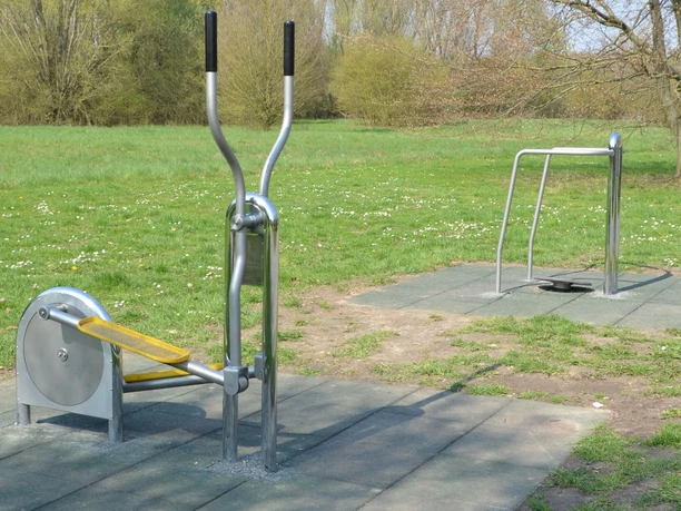 Outdoor Fitnessgeräte an der Freisportfläche am Salzgittersee
