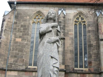 Theophanu_vor_der_Marktkirche_Eschwege__c_Claudia_Krabbes.jpg