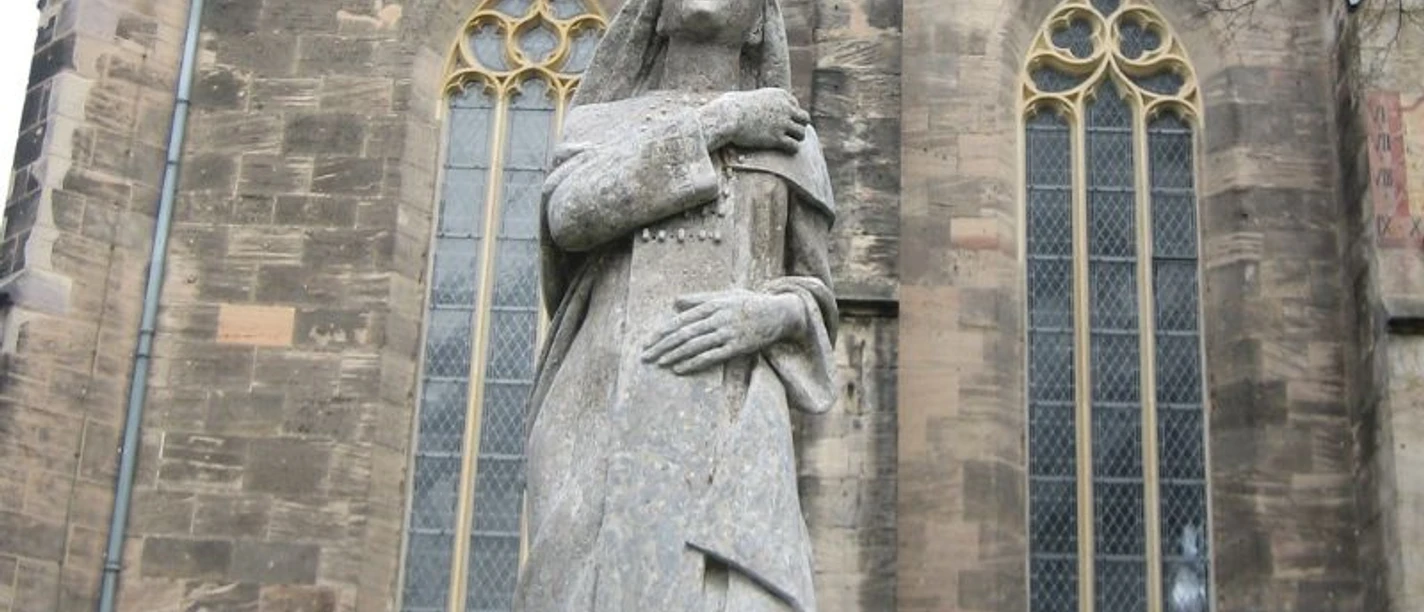 Theophanu_vor_der_Marktkirche_Eschwege__c_Claudia_Krabbes.jpg