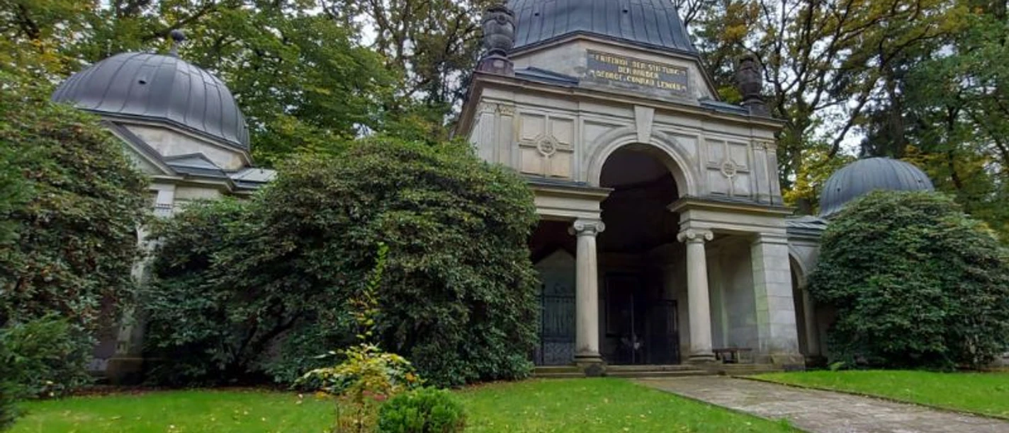 Lenoir-Mausoleum__c_Claudia_Krabbes.jpg