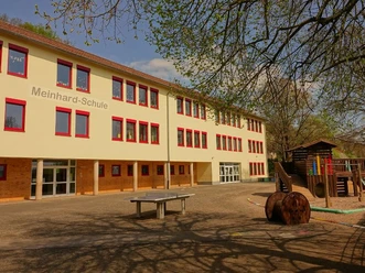 Meinhardschule_mit_Schulmuseum__c_Peter_Kerst.jpg