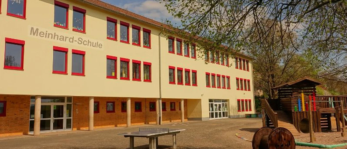 Meinhardschule_mit_Schulmuseum__c_Peter_Kerst.jpg