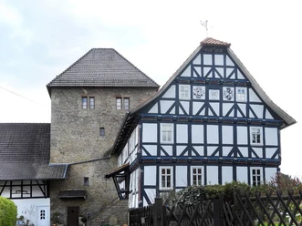 Kemenate_Berneburg__c__Heinz_K.S._via_Wikimedia_Commons_CC-BY-SA.jpg