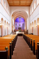 Stiftskirche-_Innenansicht_Sommer©-Stadt-Bad-Gandersheim-Hötzel.jpg
