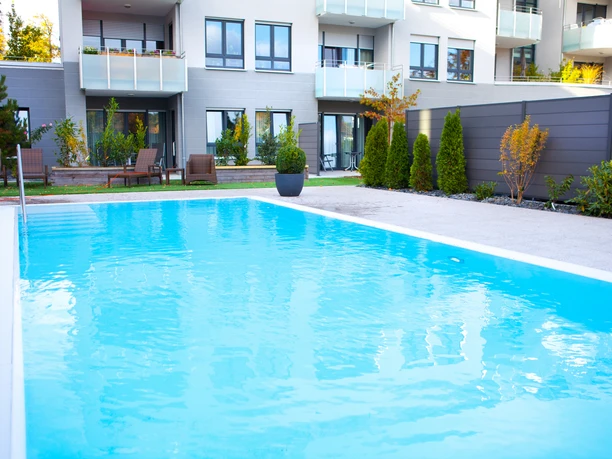 Göbel's Hotel Quellenhof - Außenpool.jpg