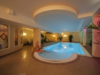 Göbel's Hotel Quellenhof - Schwimmbad.jpg