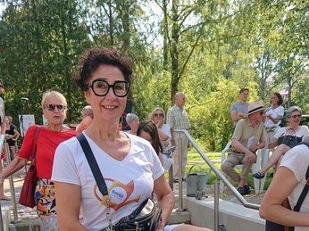 Steffi im Tretbecken