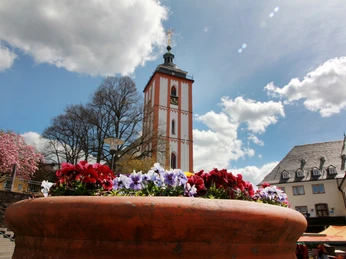 Nikolaikirche mir Rathaus