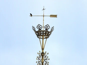 Das vergoldete Krönchen auf der Nikolaikirche in Siegen