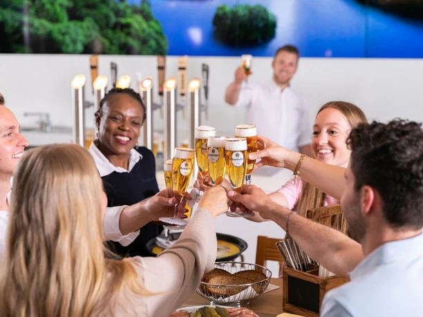 Krombacher Erlebniswelt - Anstoßszene