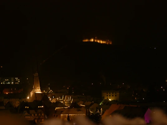 Abendansicht auf die Stadt vom Ehrenmal im Kurpark