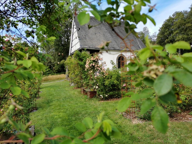 Die Kapelle, zentral gelegen am Rosengarten Erndtebrück.
