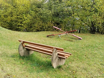 Sitzgelegenheit Spielplatz Breslauer Straße Erndtebrück