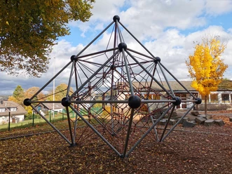 Klettergerüst Spielplatz Grundschule Erndtebrück