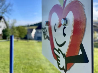 Das Apfelinchen weist den Weg durch die Familien-Tour