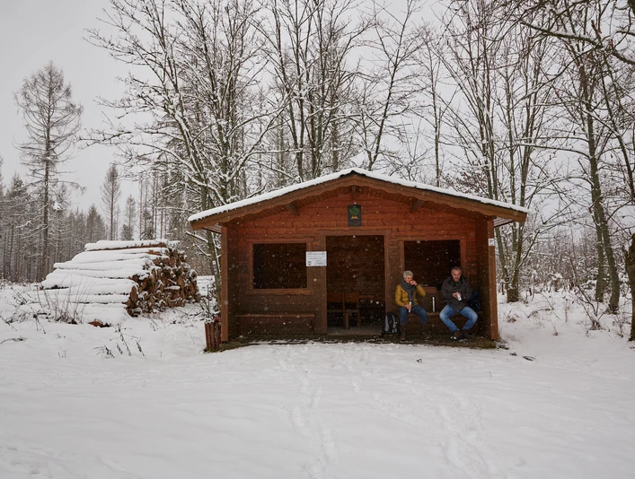 Hugo Kracht Huette Winter Schneewanderung bei Bad Laasphe